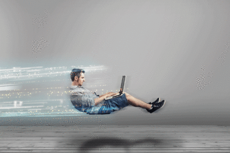 Mann mit Laptop