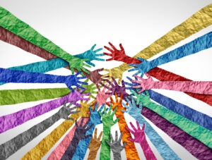 viele unterschiedlich farbige Hände, die sich in der Mitte treffen und symbolisch für Zusammenarbeit, Vielfalt und gemeinschaftliches Engagement stehen
